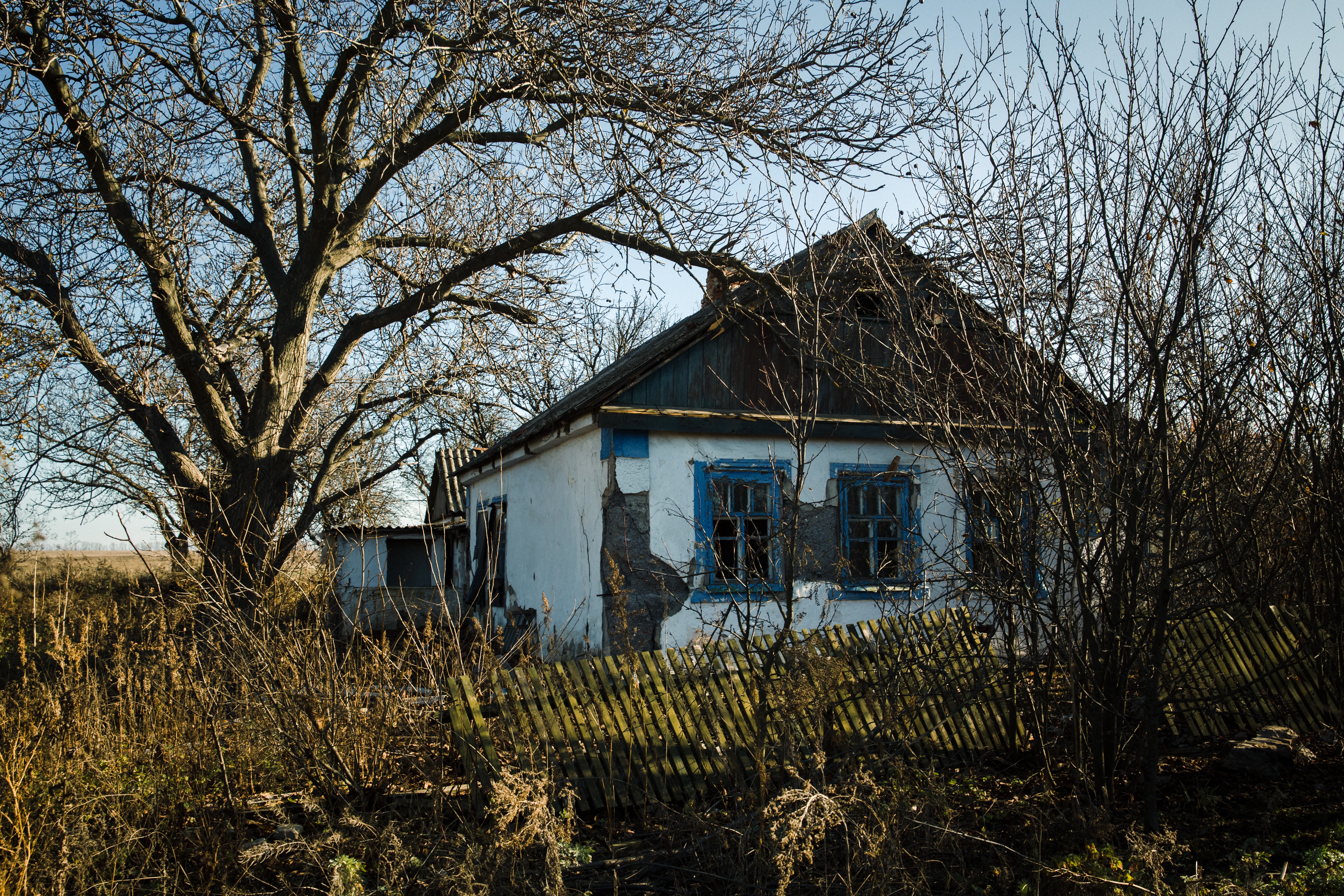 Хочу помереть в степи». Возле Богдановки развели войска. Мы побывали в  поселке сразу после разведения и поговорили со всеми (пятью) жителями —  большой репортаж