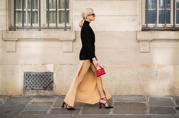 Показ Jacquemus біля італійського посольства.