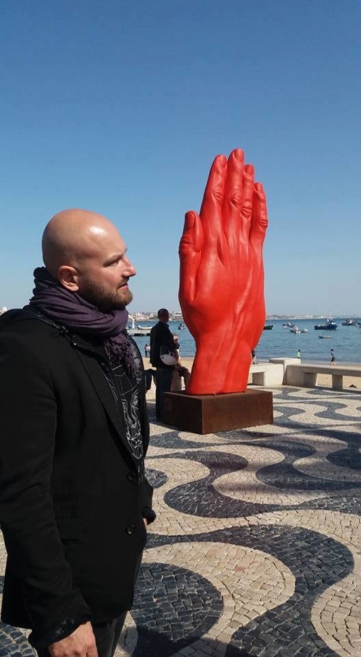 Красная рука в Португалии.