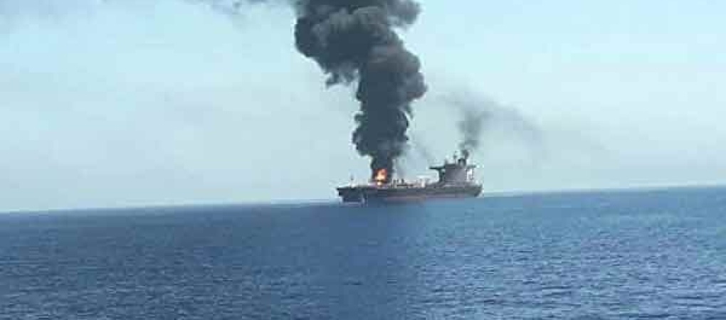В Оманском заливе загорелся крупнейший корабль ВМС Ирана