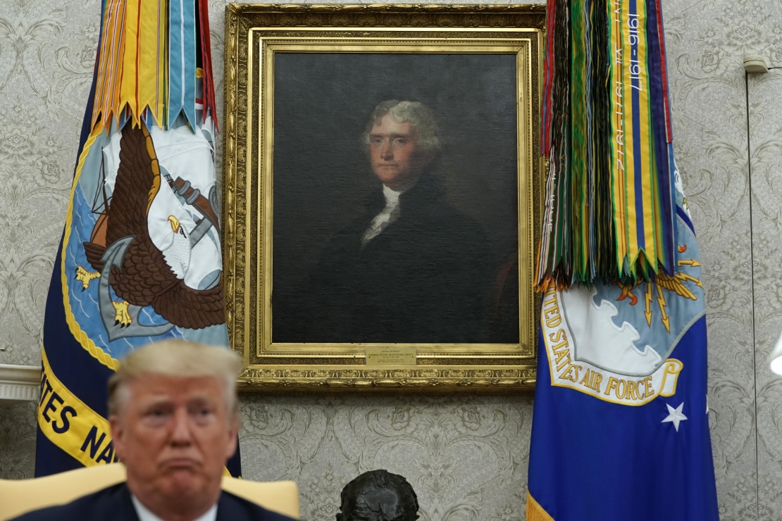 Дональд Трамп в Овальному кабінеті. На задньому плані — портрет Томаса Джефферсона. 11 вересня 2019 року.