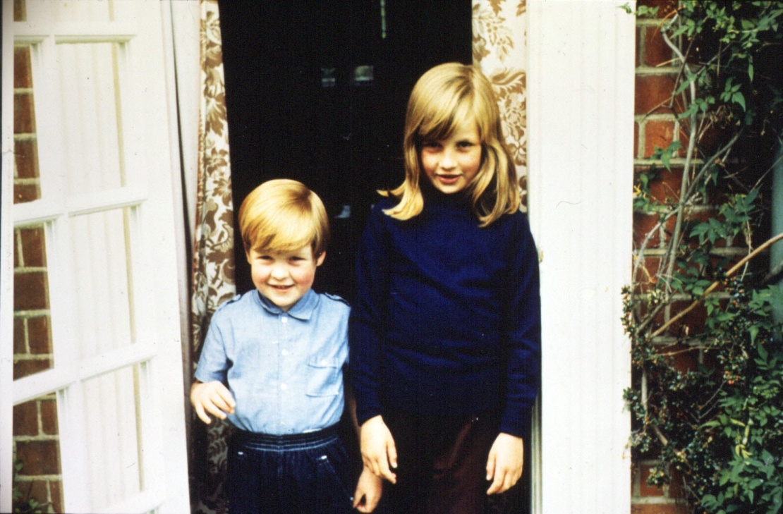 Леді Діана Спенсер разом зі своїм братом Чарльзом Спенсером, віконтом Елторпа, 1968 рік.