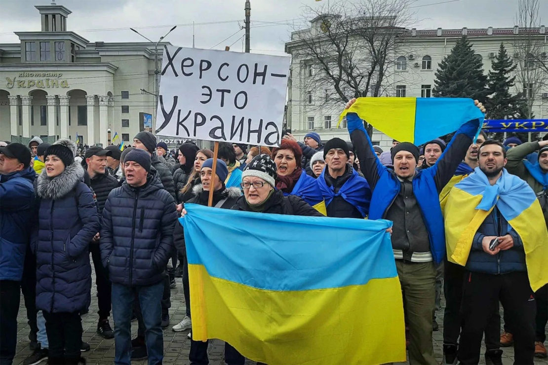 Український мітинг в окупованому Херсоні, березень 2022 року.