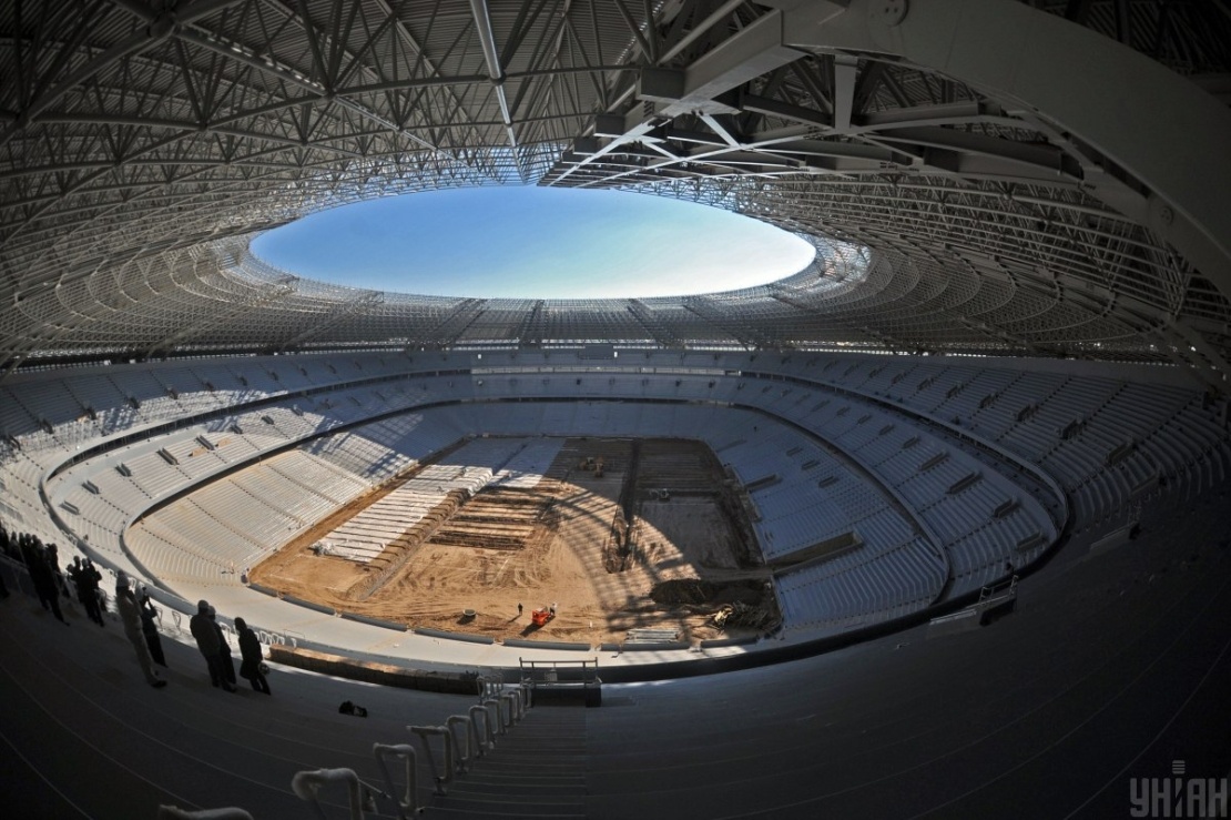 Строительство «Донбасс Арены» началось в 2006 году, а завершилось в 2009-м. Чтобы построить стадион за такой короткий срок, на стройплощадке одновременно работали до 1 600 людей. Фото 23 октября 2008 года.