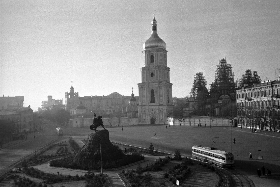 Площадь Богдана Хмельницкого (сейчас Софийская площадь) в Киеве, декабрь 1953 года.