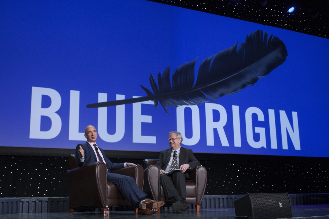 Засновник компанії Blue Origin Джефф Безос виступає під час 32-го космічного симпозіуму. Колорадо-Спрингс, Колорадо, США, 12 квітня 2016 року.