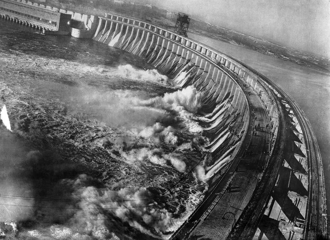 General view of the Dnipro HPP dam, Zaporizhzhia, before 1941.