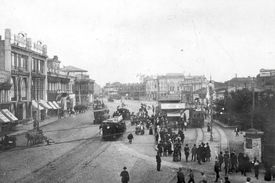 Торговая (сейчас Павловская) площадь в Харькове, 1917 год.