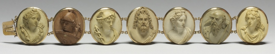 Итальянский браслет середины XIX века, символизирующий дни недели и покровительствующих им святых.