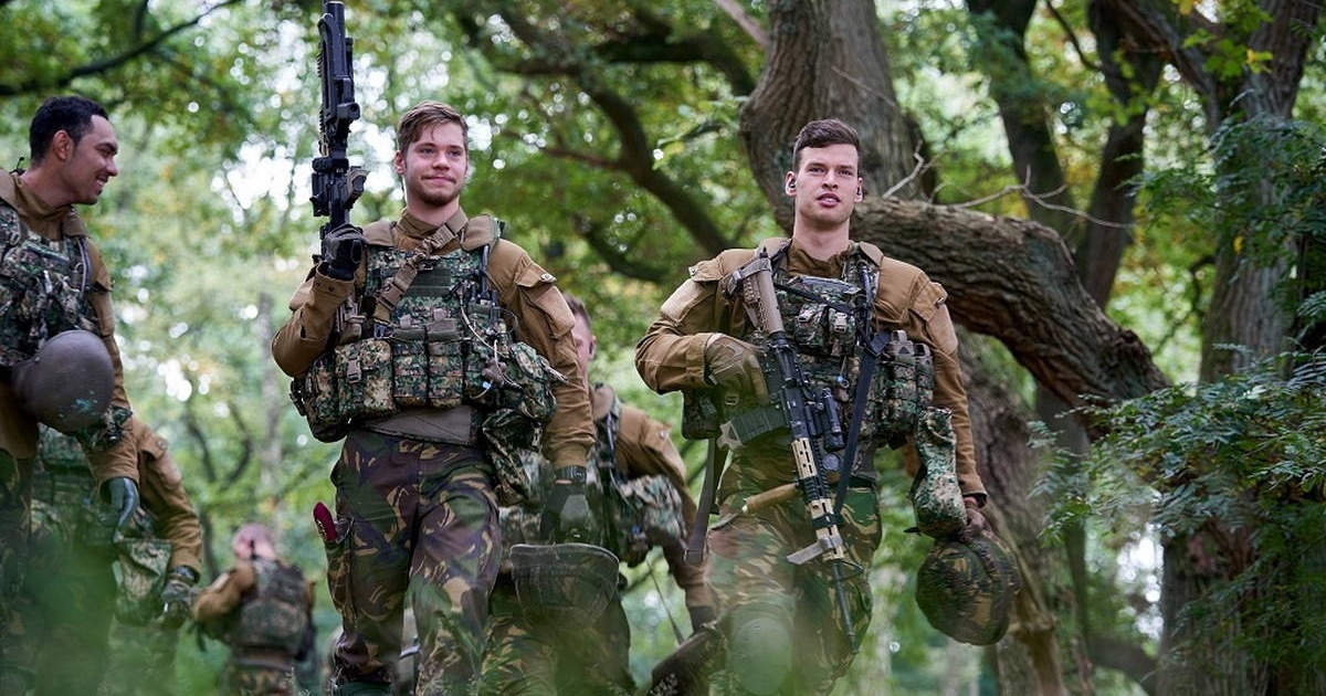 У Нідерландах військові відкрили вогонь по дронах, які літали над авіабазою Фолькель