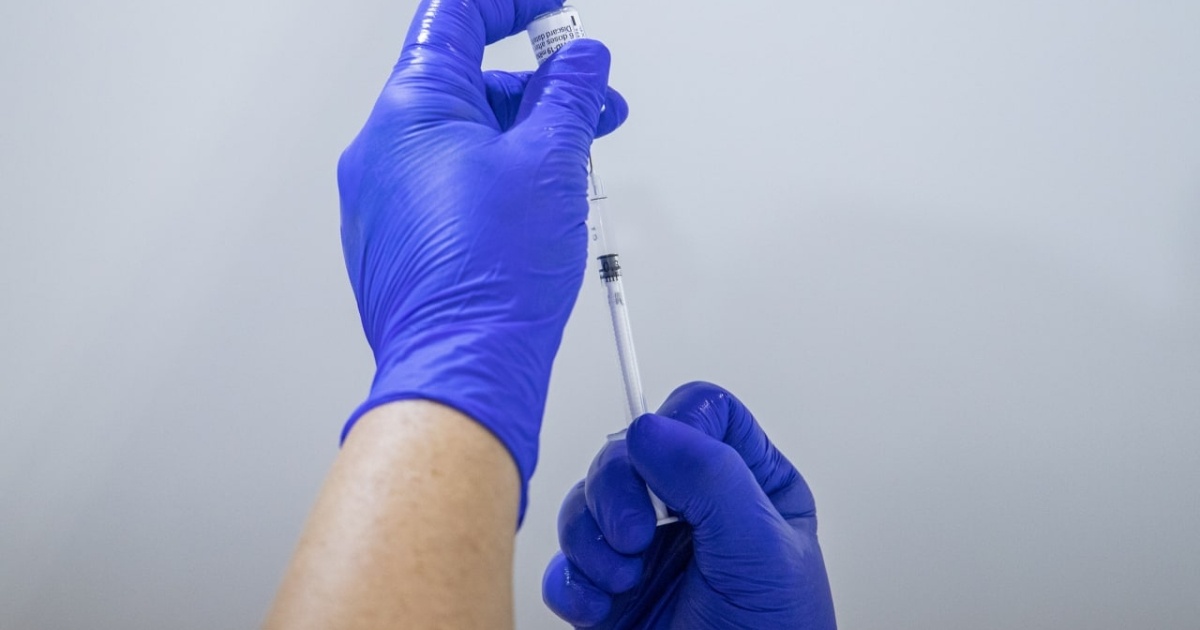 Scientists have developed the first vaccine using artificial intelligence. It should fight all types of coronavirus