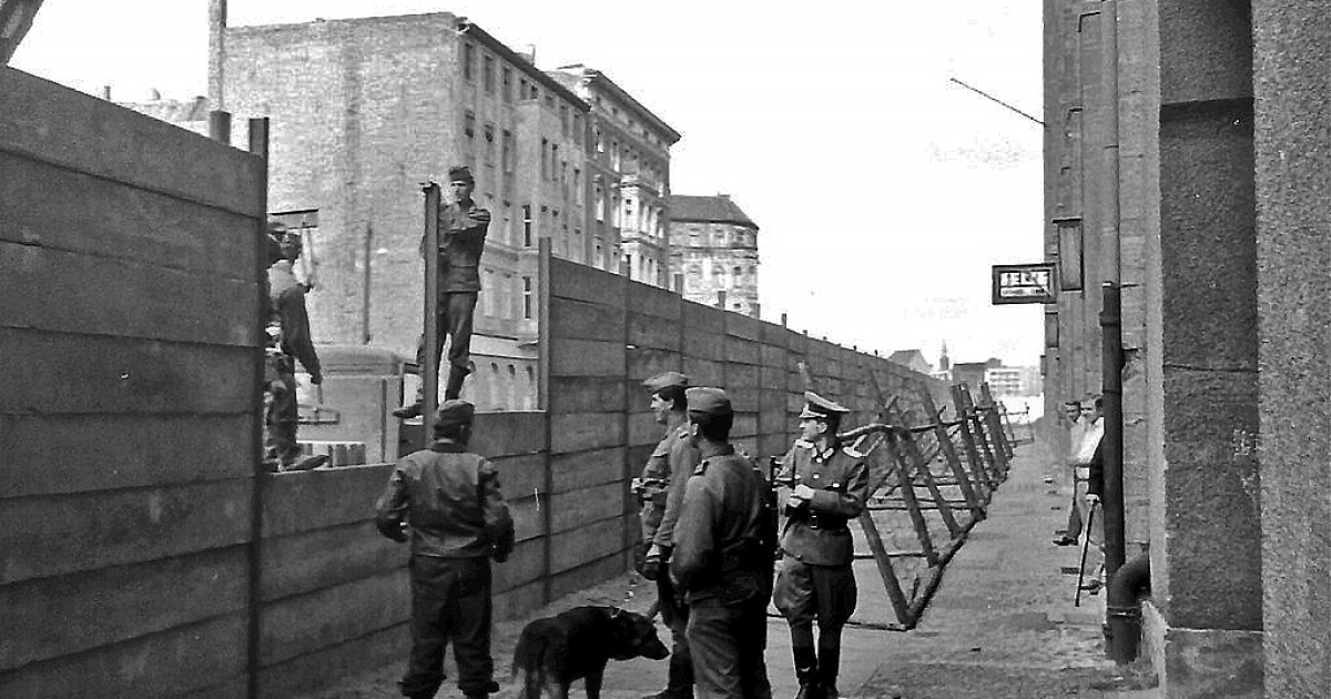 Берлинская стена: 60 лет со строительства, история стены, почему ее  построили, жизнь в Западном Берлине и ГДР