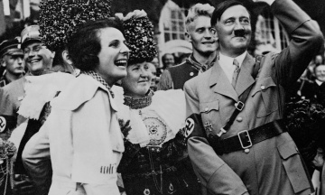 Germany renounced the Reich legacy, but Hitlerʼs favorite film director Lena Riefenstahl was given a bright image, and Nazi criminals continued to work. This is how German denazification really went