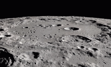 Після зіткнення з корпусом невідомої ракети на Місяці утворився кратер