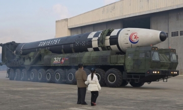 У Північній Кореї нагородили міжконтинентальну ракету. Вона отримала звання «Герой КНДР»