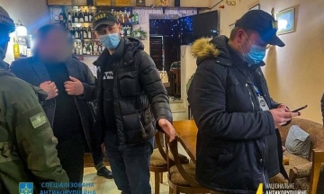Правоохоронці спіймали на хабарі чинного народного депутата України. Ідеться про «слугу» Сергія Кузьміних