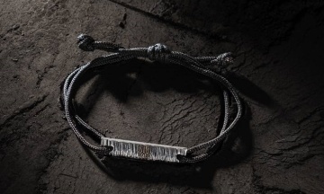Ukraine starts selling bracelets made of metal “Azovstal”