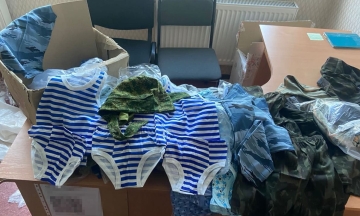 During the pseudo-referendum in the Kherson region, the occupiers tried to bribe residents with “military uniforms” on children