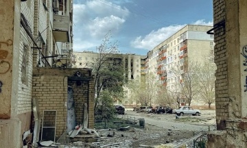 Russian troops fire on Sievierodonetsk, killing at least 10 people