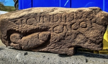 В Англії знайшли камінь, на якому 1 700 років тому намалювали пеніс і назвали людину гівнюком