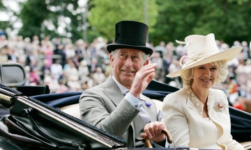 Чарльз и Камилла станут следующими монархами Британии. Королевская семья полвека пыталась их разлучить, но только сломала жизнь принцессе Диане. Вспоминаем скандальную историю любви