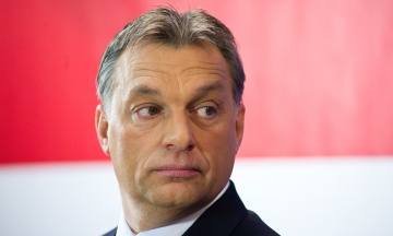 In Hungary, the results of the parliamentary elections have begun to count. Prime Minister Orbanʼs party is winning, for now