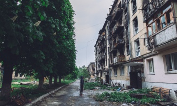 The Russians occupied the military town of Hostomel immediately after the invasion and almost destroyed it. Residents are trying to understand how to live anew — Babelʼs report