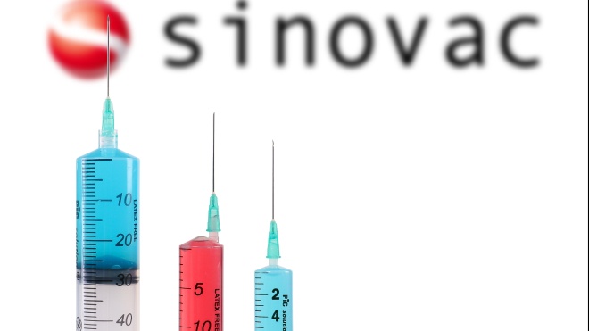 Reuters: Імпортер китайських вакцин від коронавірусу Sinovac просить відкласти поставки до України на квітень