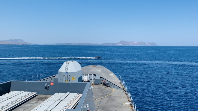 Российские корабли и самолеты выстрелами останавливали британский эсминец у берегов Крыма