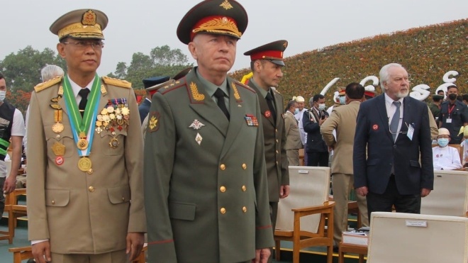 «Середній палець Заходу». FT повідомляє, що Росія активізувала зв’язки з військовою диктатурою М’янми