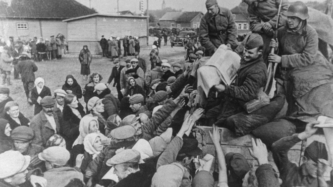 84 роки тому СРСР окупував Західну Україну. Так-так, саме окупував, а не «приєднав»! Ось як це було — історія в архівних фото