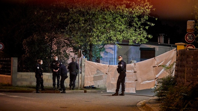 Убийство учителя в пригороде Парижа: полиция задержала школьников по подозрению в соучастии
