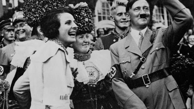 Germany renounced the Reich legacy, but Hitlerʼs favorite film director Lena Riefenstahl was given a bright image, and Nazi criminals continued to work. This is how German denazification really went