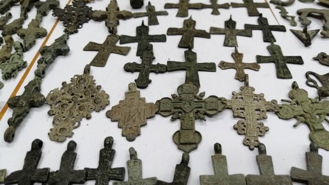 На сербской границе обнаружили контрабандную коллекцию антиквариата из Украины — более двух тысяч ценных предметов разных эпох