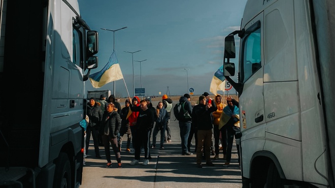 For the second time, trucks from Russia and Belarus are blocked on the Polish-Belarusian border and barred from the European Union. An activist Iryna Zemliana tells Babel about the current situation on the border