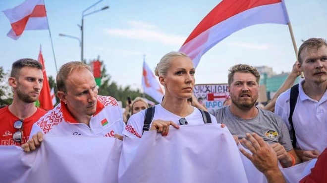 У Білорусі за участь у мітингу проти Лукашенка заарештували відому баскетболістку. Її підтримали спортсмени