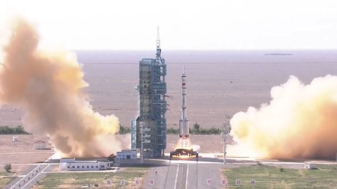 Китай вперше за пʼять років відправив екіпаж у космос