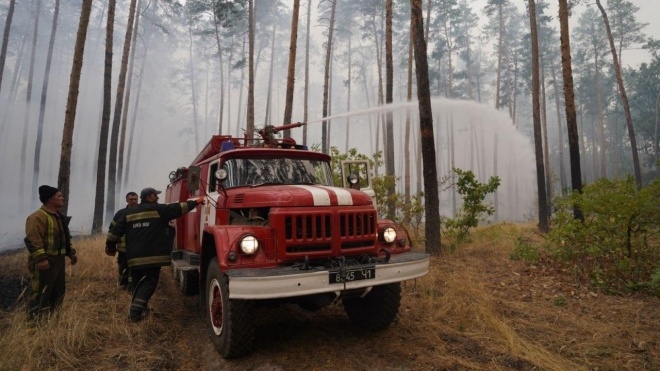 ДБР: Рятувальники Луганщини системно розкрадали пальне й не змогли вчасно приїхати на гасіння пожеж влітку й восени