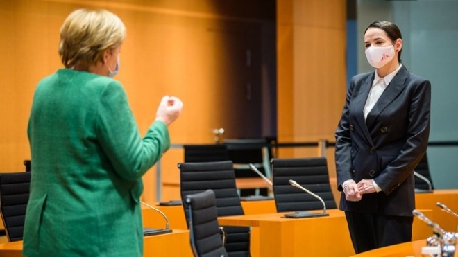 Меркель встретилась с беларусской оппозиционеркой Тихановской. Говорили о митингах и Лукашенко
