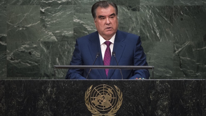 В Таджикистане «выбирают» президента. Действующий глава государства руководит страной с 1992 года и снова баллотируется