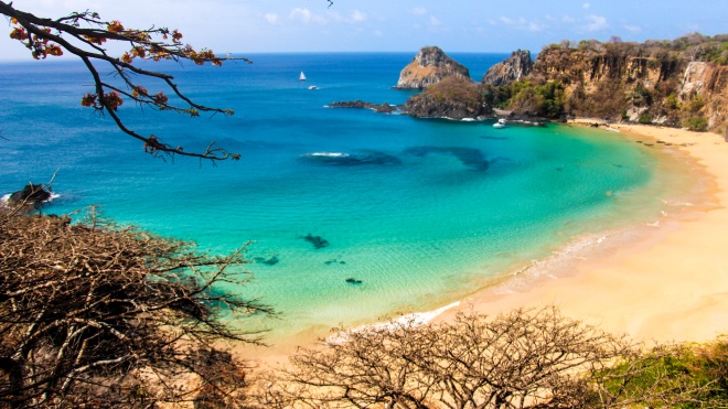 Райские острова у берегов Бразилии вновь открыты для туристов. Но только для переболевших коронавирусом