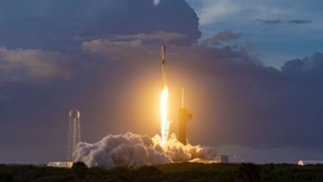 Компанія SpaceX відправила на МКС космічний корабель з устаткуванням для екіпажу