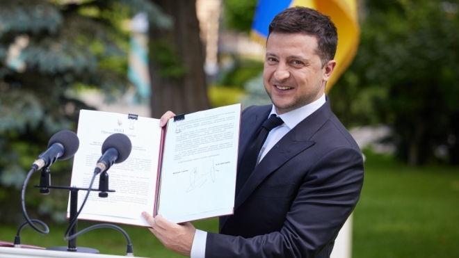 Зеленський підписав указ про підвищення рівня зарплат медикам