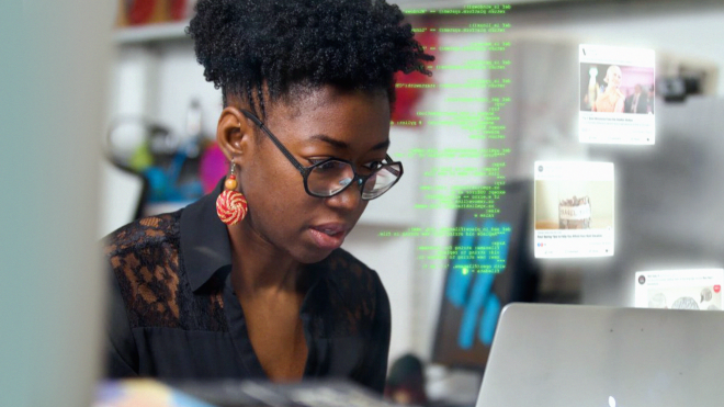 Что посмотреть в выходные. Новый сериал автора «Баффи», документальная лента о расизме в программном коде и супергеройская комедия со звездой сериала «Девочки Гилмор»