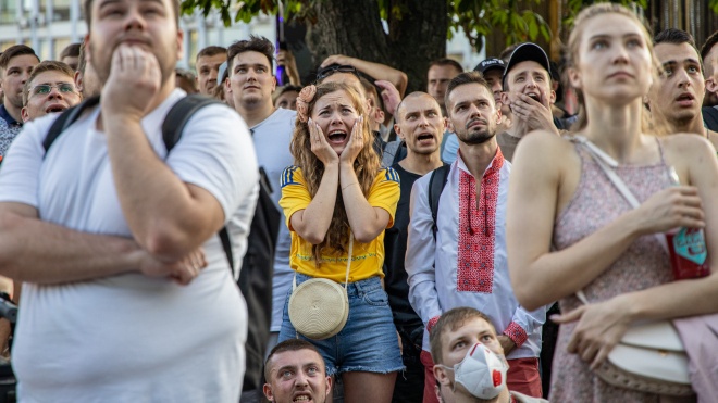 Сборная Украины проиграла Австрии, но она еще может выйти в плей-офф Евро-2020. Мы сегодня болели и очень-очень расстроились. Вот как это было — в 10 фото из фан-зоны