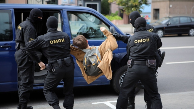 У Мінську ОМОН масово затримує учасників студентської акції протесту