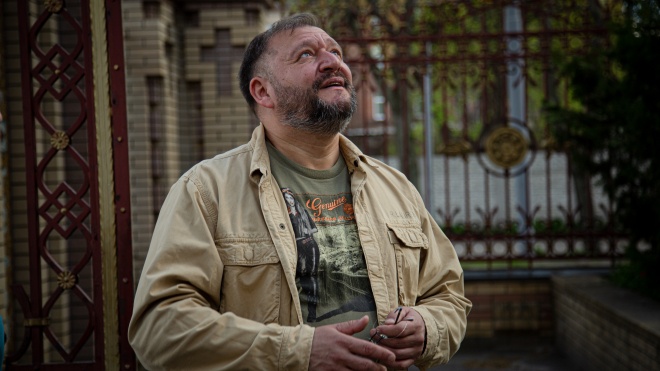 «Росіяни імʼя своє втоптали в гівно». Михайло Добкін про те, як став дияконом у московському патріархаті, примирення з Тереховим, уламок «Града» біля дома і дагестанську російську