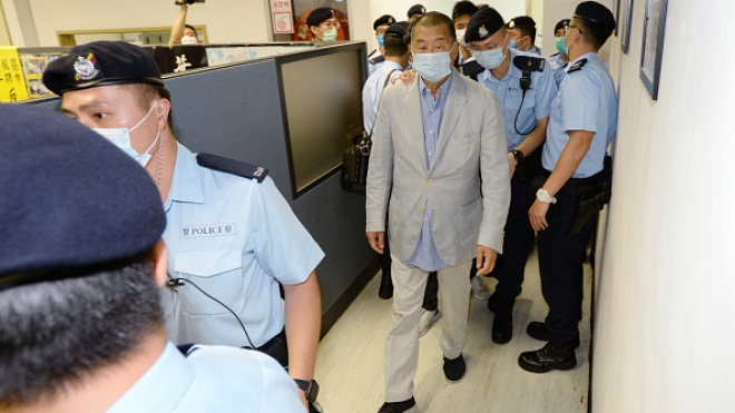 В Гонконге по закону о нацбезопасности медиамагната и диссидента Джимми Лая отправили на год в тюрьму
