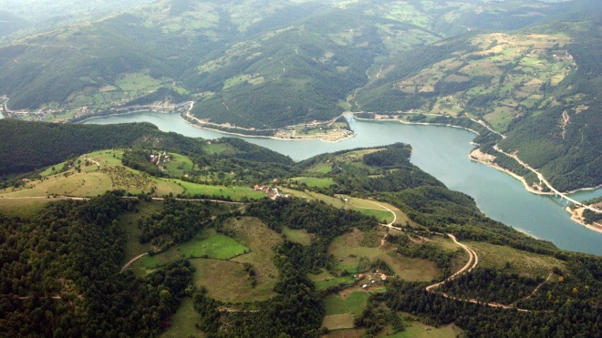 Озеро на границе Косово и Сербии могут назвать в честь Трампа. Он помог странам заключить соглашение об экономическом сотрудничестве