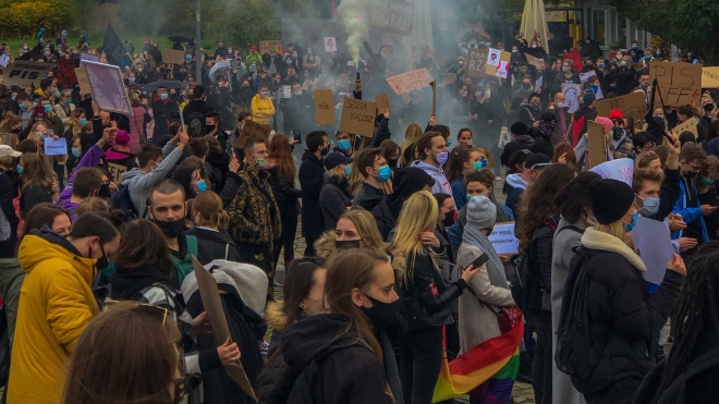 «Свобода, рівність, права жінок». У містах Польщі відбулися акції протесту через скасування права на аборти
